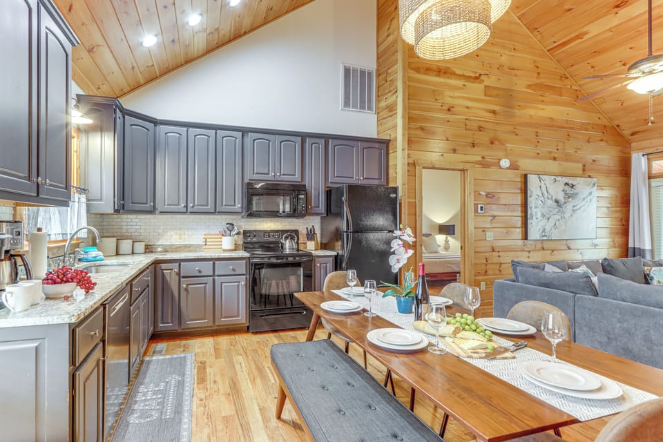 Kitchen | Main Level | Keurig & Drip Coffee Makers | Dishwasher | Cooking Basics