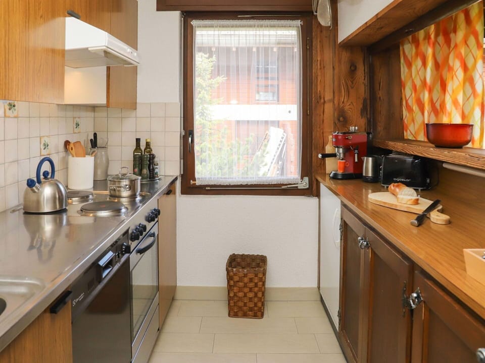 Cabinetry, Kitchen Sink, Property, Countertop, Window, Kitchen Appliance, Kitchen, Building, Wood, Sink
