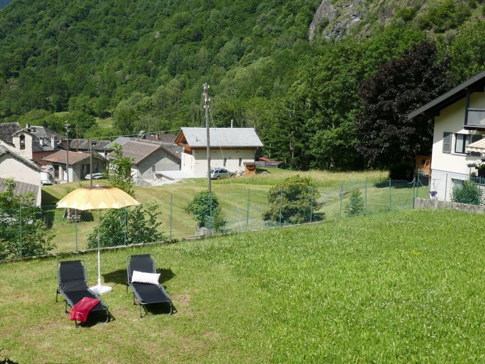 Plant, Mountain, Natural Landscape, House, Tree, Land Lot, Building, Biome, Grass, Leisure