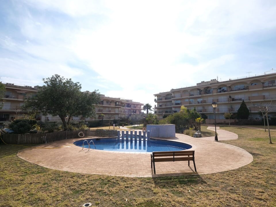 Water, Cloud, Sky, Plant, Building, Tree, Leisure, Landscape, Urban Design, Swimming Pool