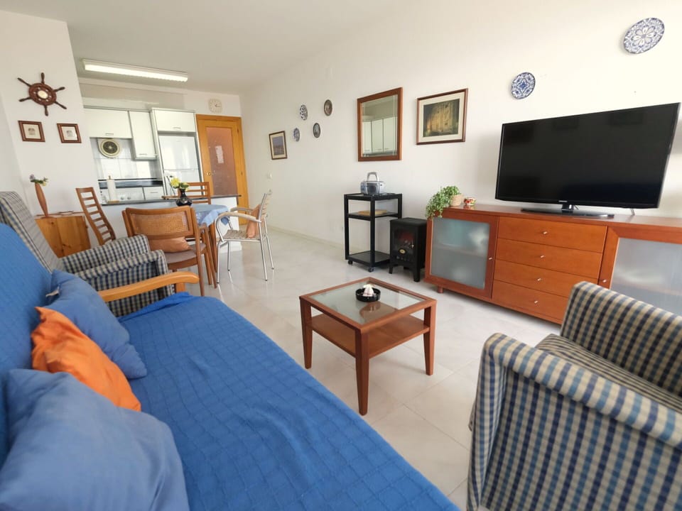 Picture Frame, Furniture, Table, Comfort, Television, Houseplant, Building, Interior Design, Wood, Living Room