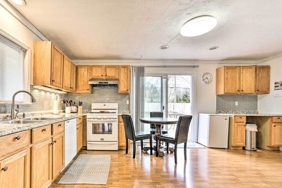 Kitchen | Drip Coffee Maker | Pots & Pans | Crockpot