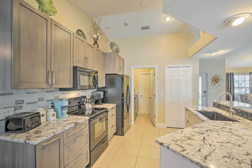 Kitchen | Spices Provided