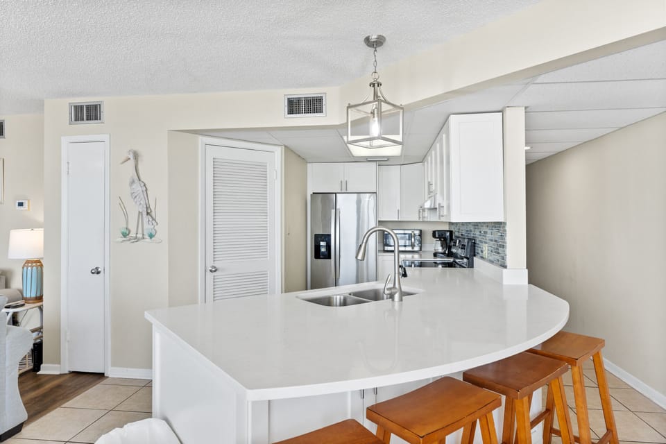 Kitchen with Breakfast Bar