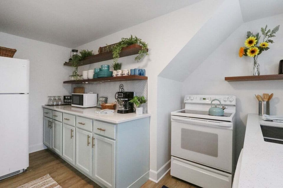 Fully equipped kitchen.