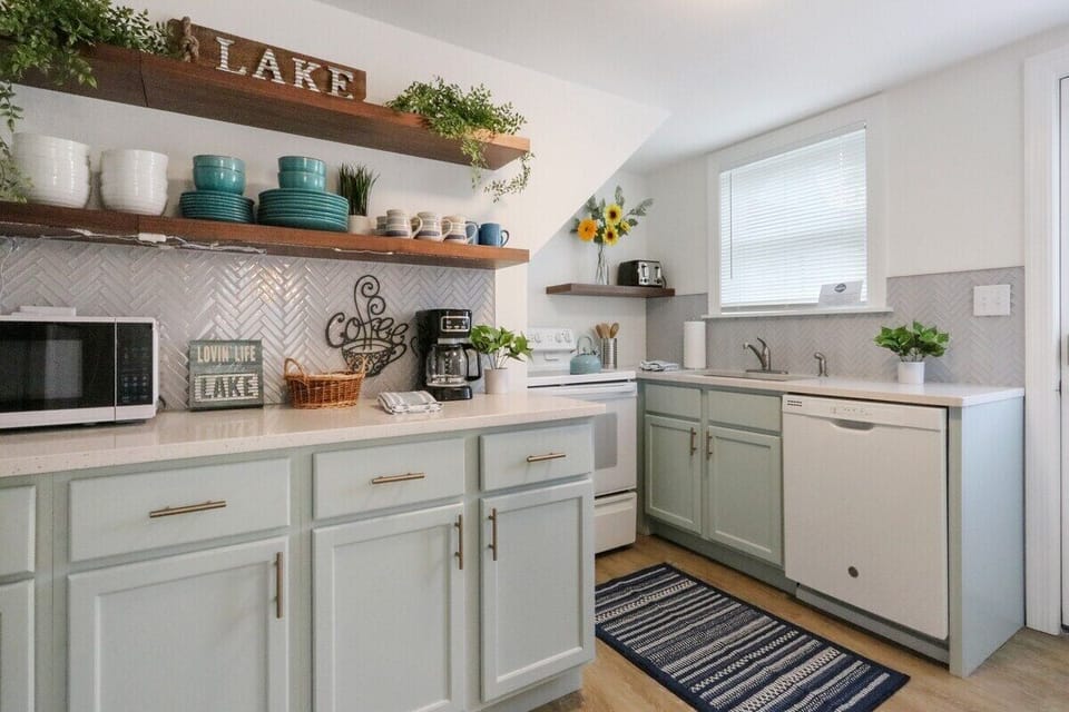 Fully equipped kitchen.