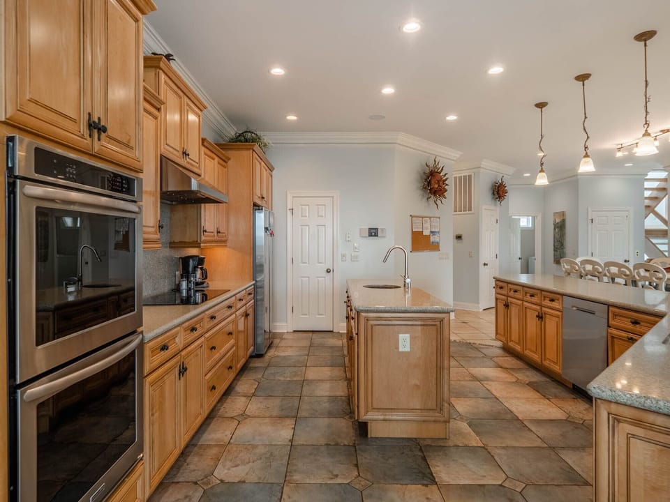 Kitchen - Fully Stocked Kitchen, Modern Appliances