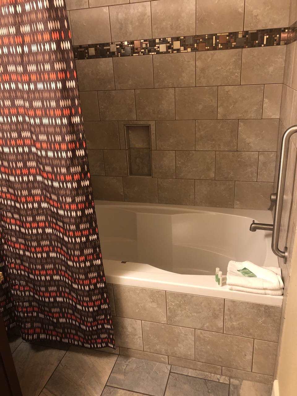 Jetted tub/shower