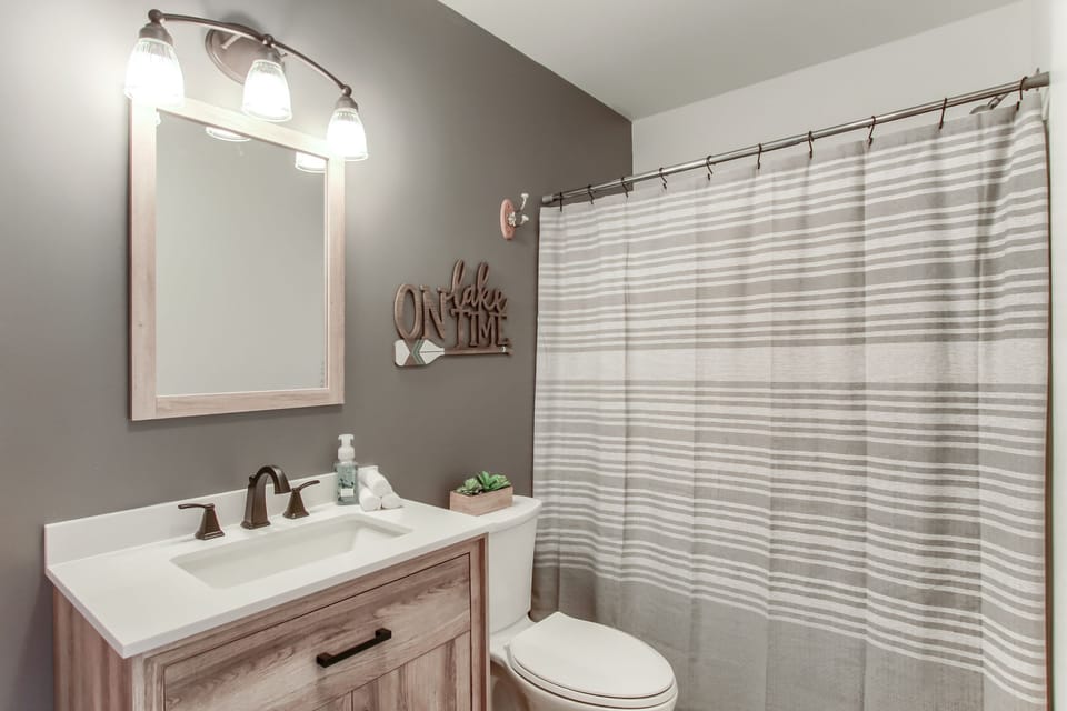 First floor full bathroom 