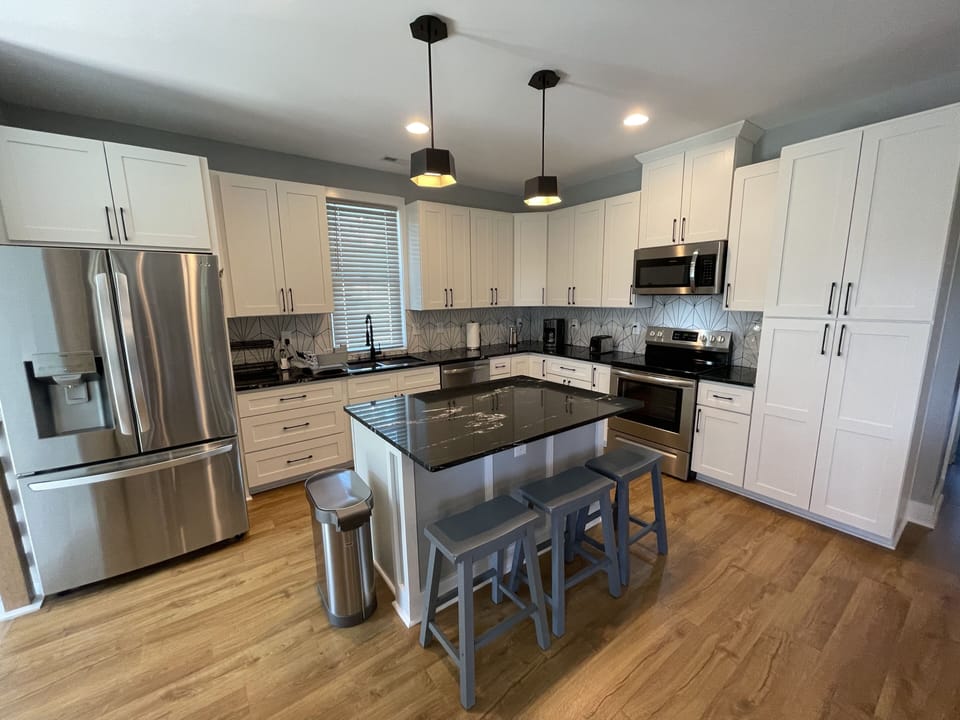 Kitchen with Island and breakfast nook