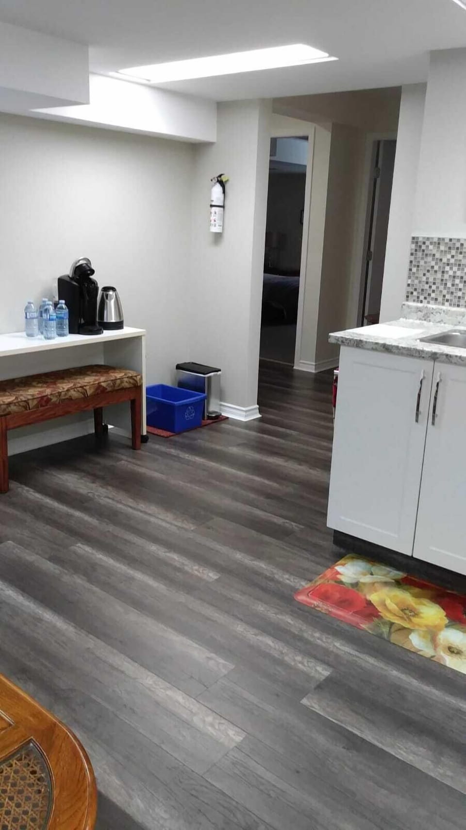 Kitchenette / coffee machine and kettle..