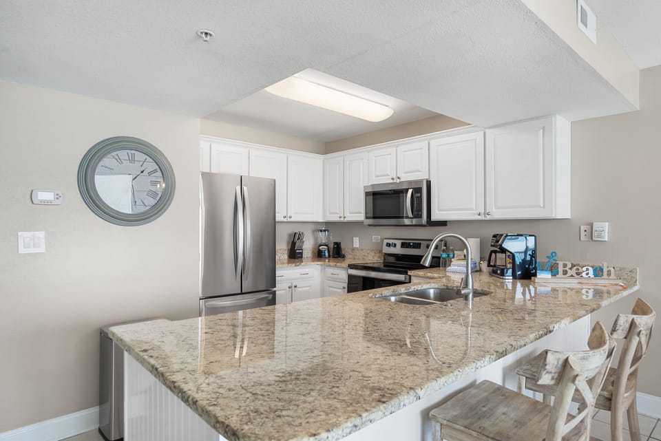 Full kitchen with new stainless appliances