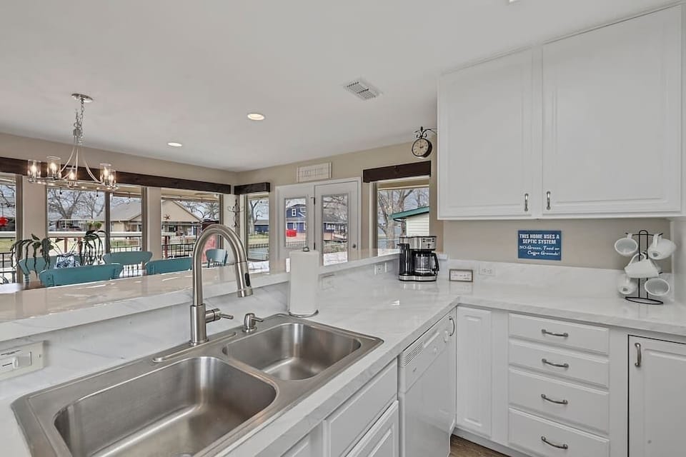 Fully stocked kitchen with all the major and small appliances