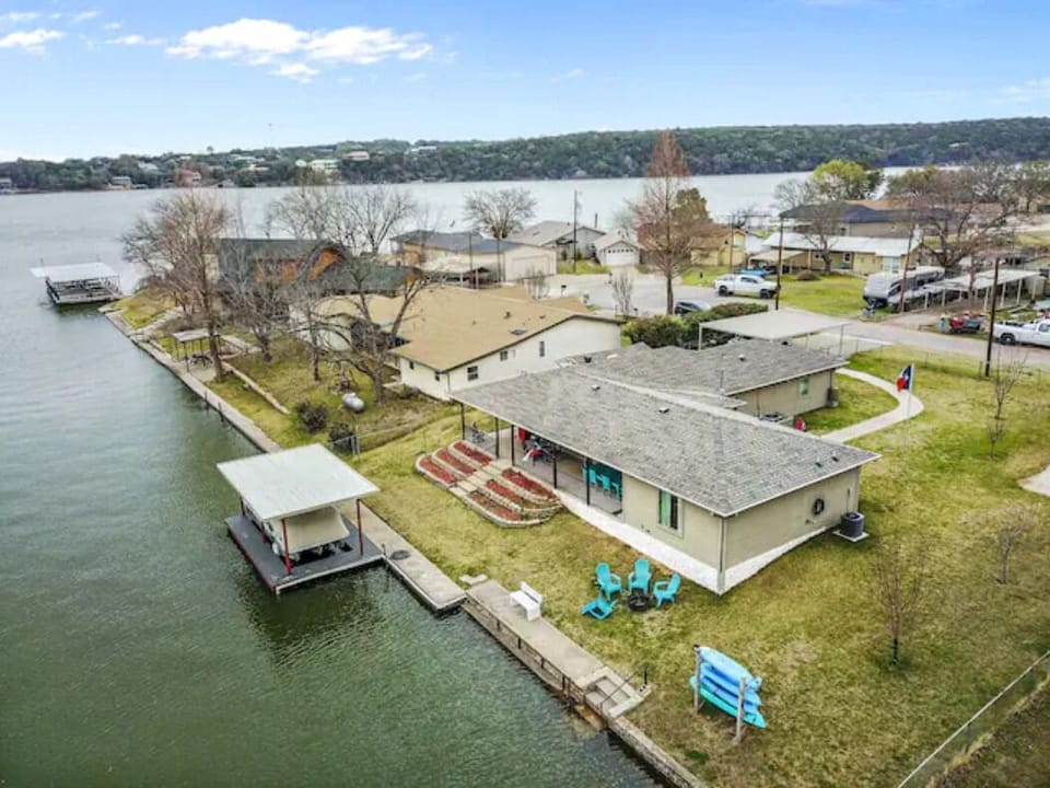 Welcome to the DIAMOND ON THE WATER!