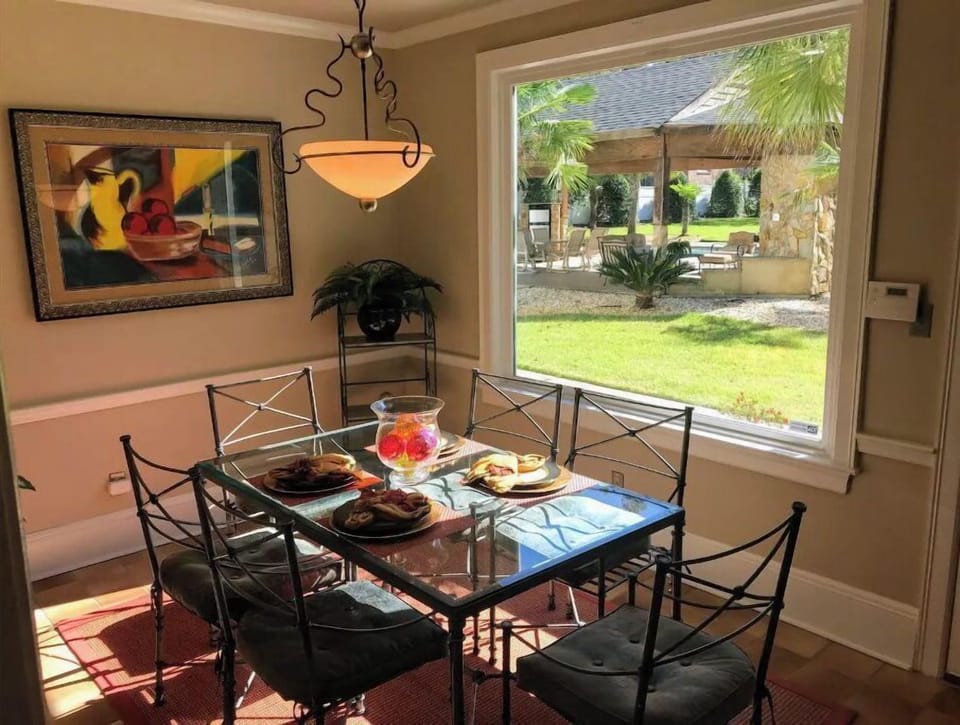 Breakfast nook