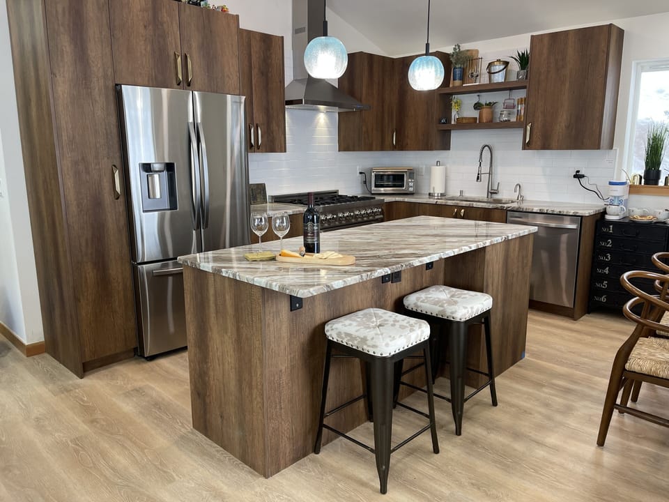 Kitchen with Island perfect for entertaining or eating. 