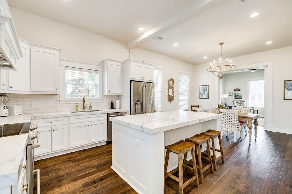 Jaw-dropping chef's kitchen \