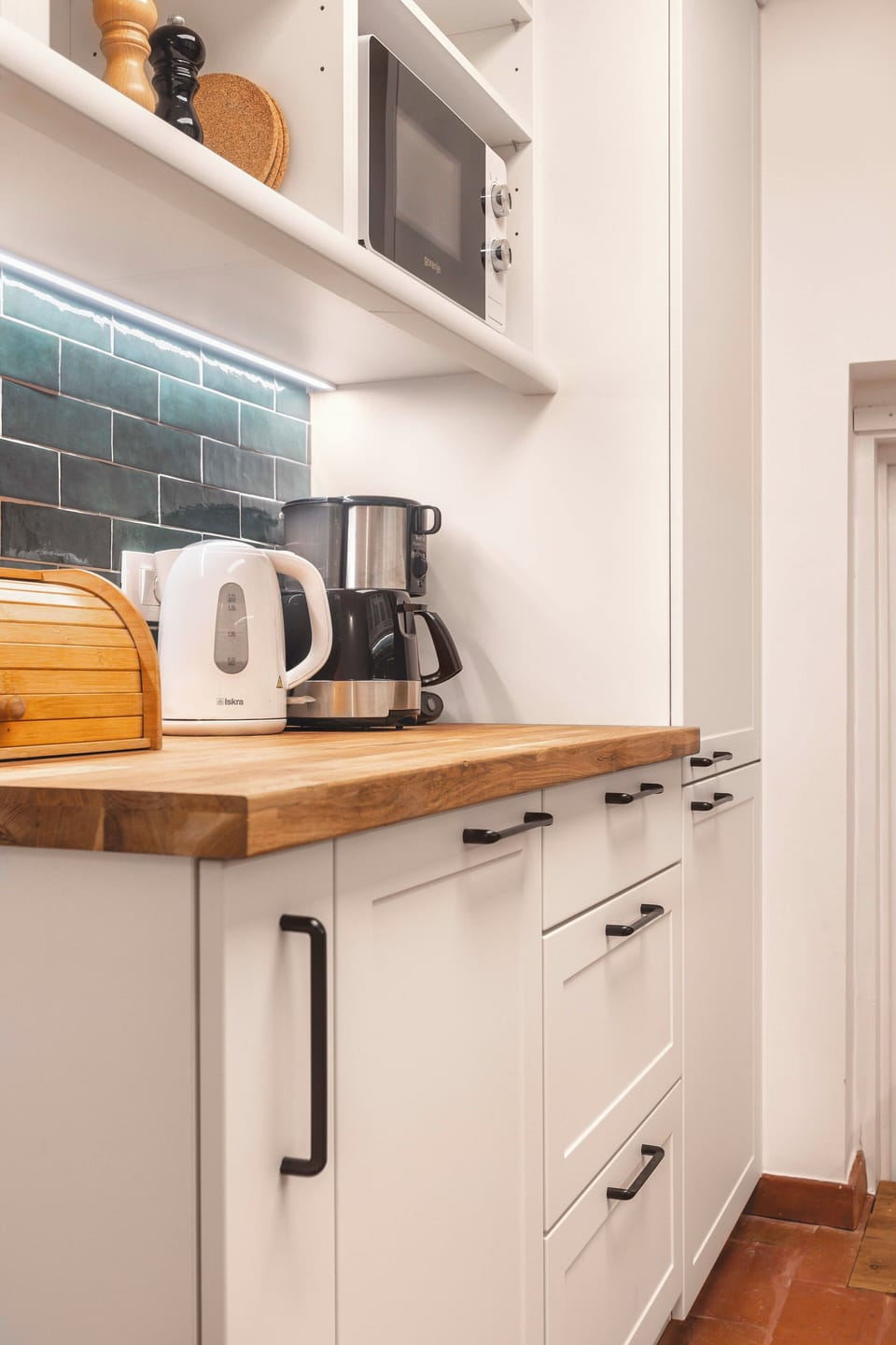 Full kitchen