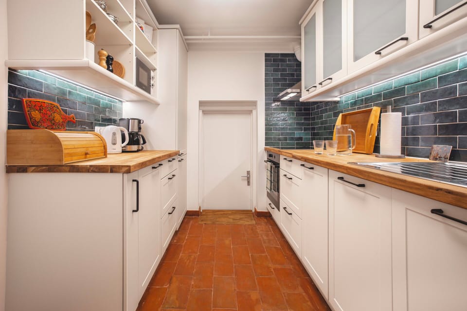 Full kitchen