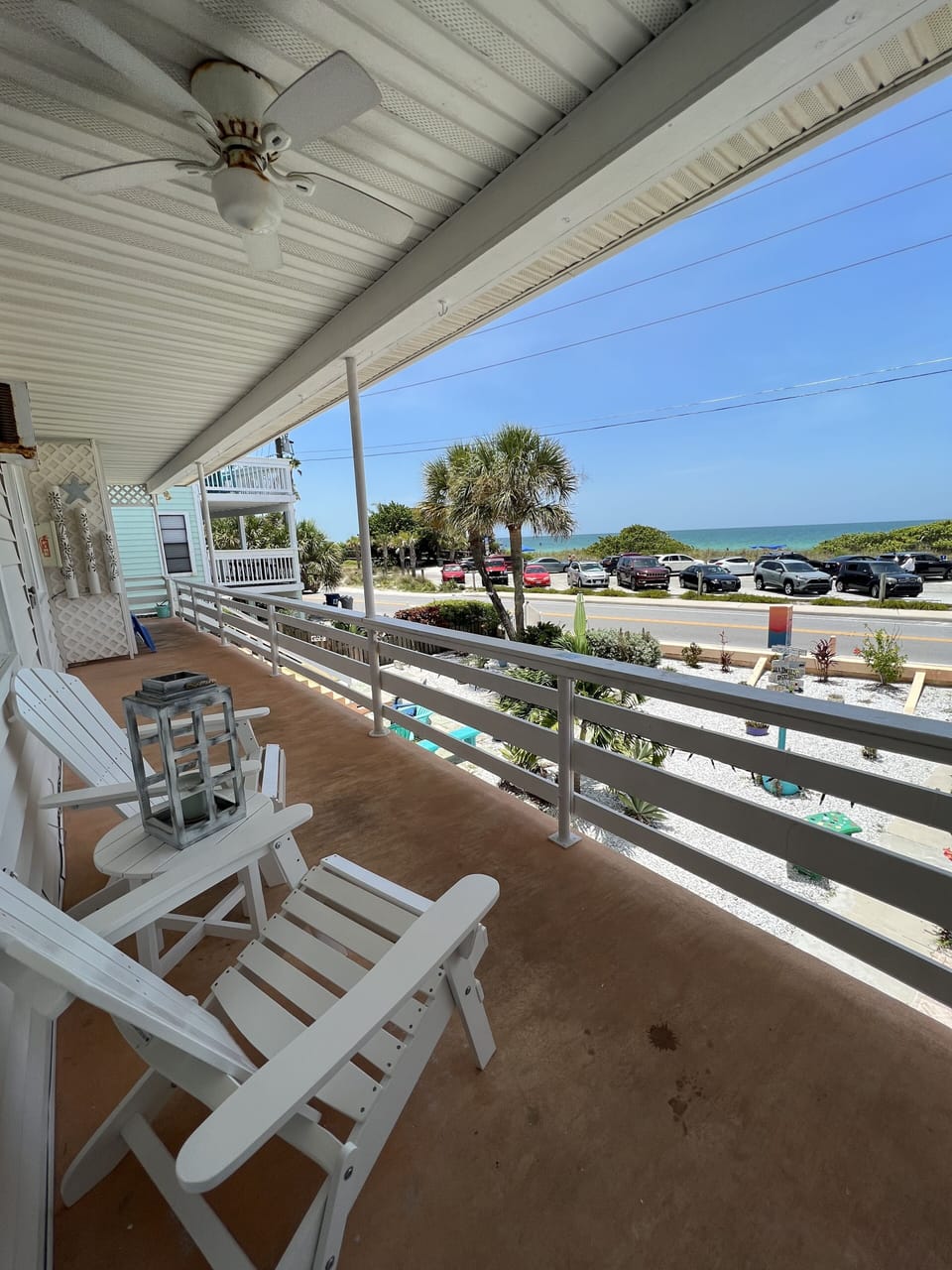 Enjoy a nice cold beverage looking out at the Gulf of Mexico!