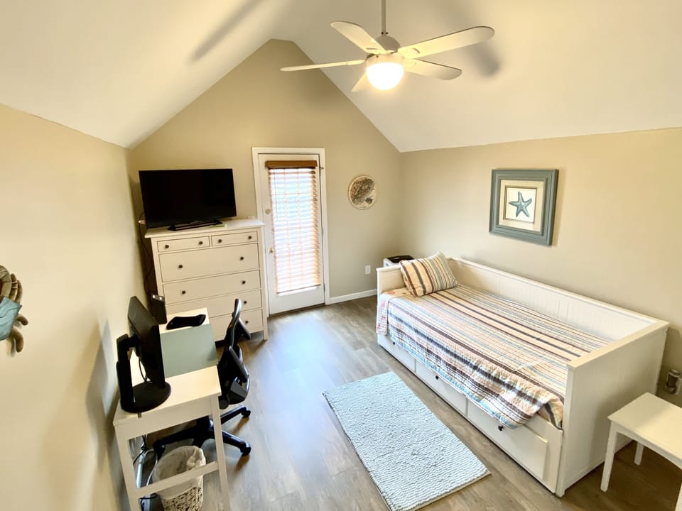 Daybed Converts to King Size Bed