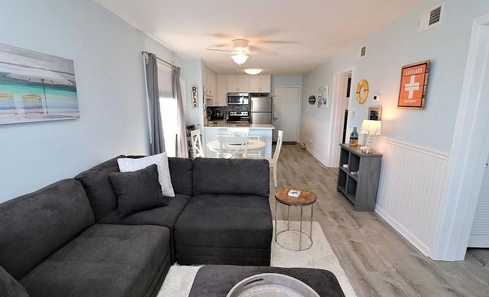 Living space, with new (Summer 2022) Smart TV