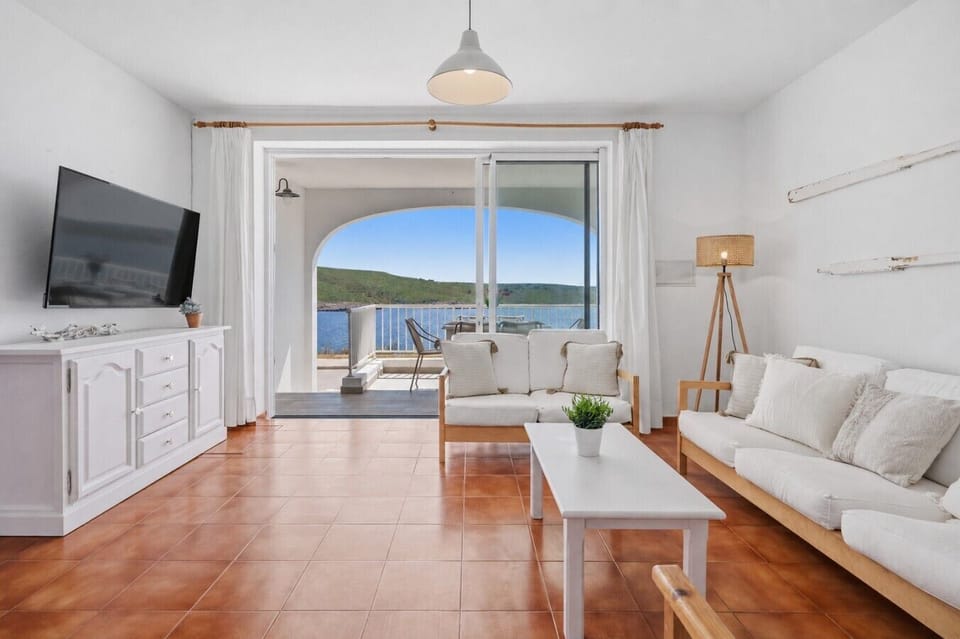 Apt. 99 BJ, Fornells 24b