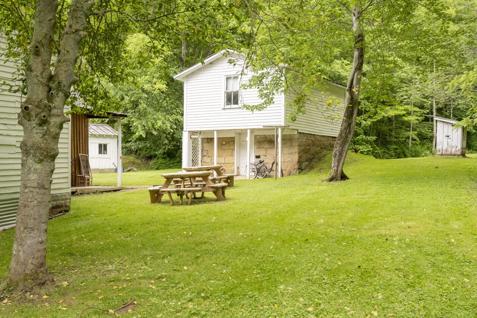 130 yr old Cellar house. Sleeping area is located on the top of the stone base.