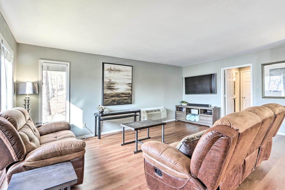 Osage Beach Vacation Rental | 3BR | 3BA | Stairs Required | 2,274 Sq Ft