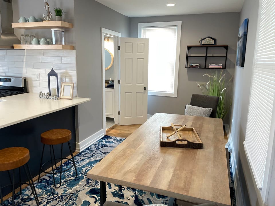 Dining room with countertop seating 