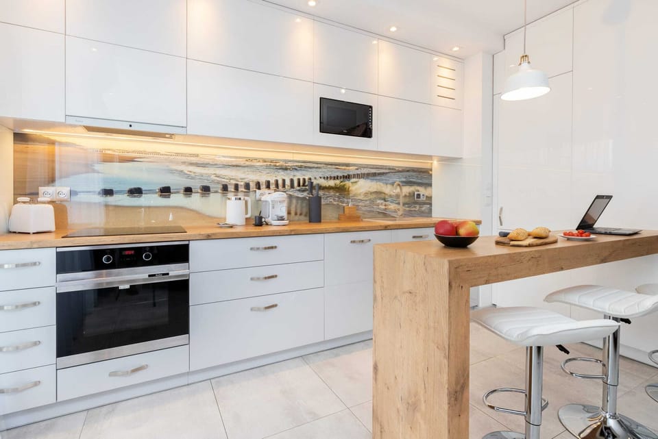 Kitchenette with plenty of kitchen utensils and dishes. 