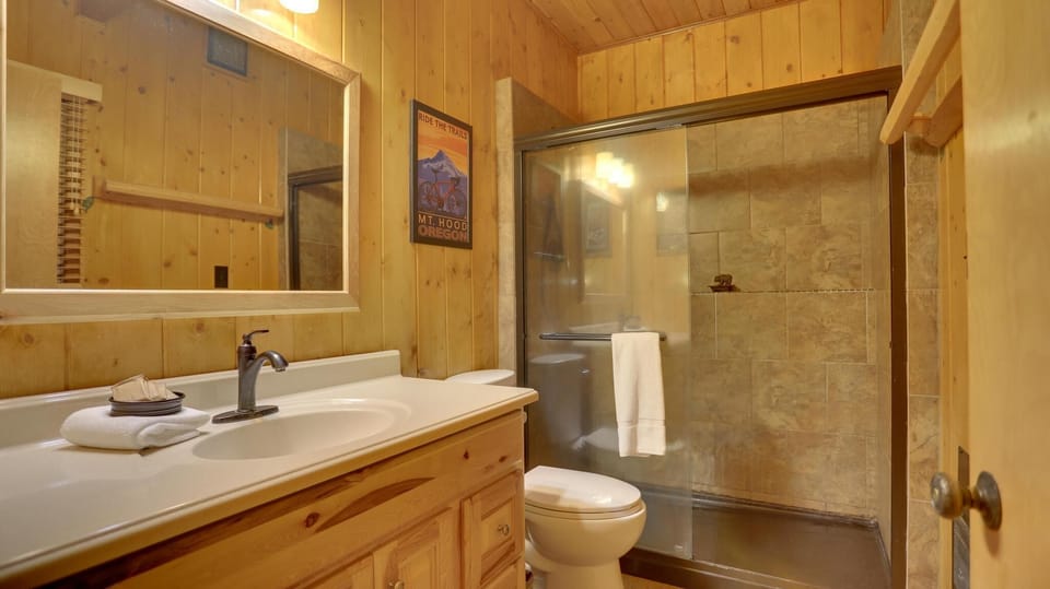 Moosewood Cabin Bathroom with walkin shower