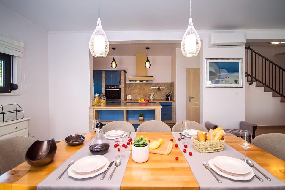 Dining area. Fully equipped kitchen and dining area with exit to outdoor furniture
