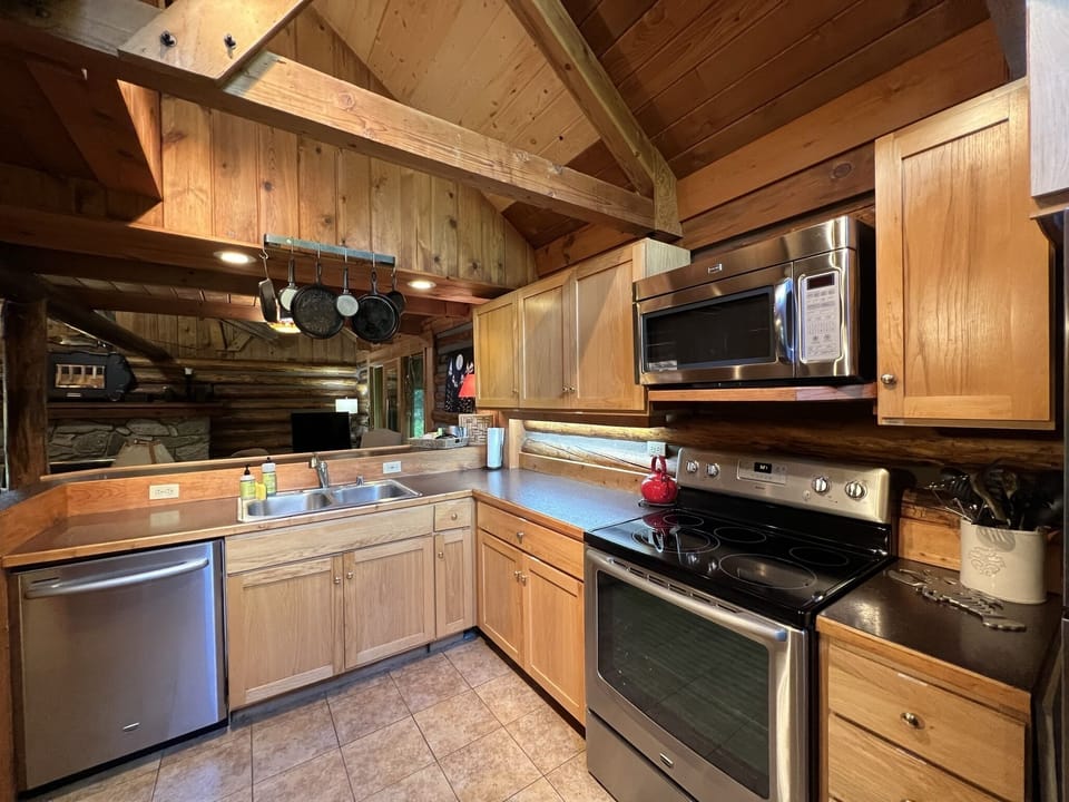 Very well stocked kitchen 