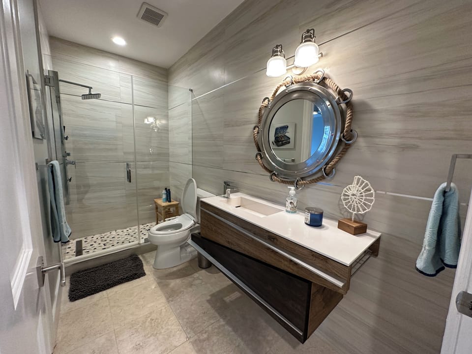 guest & 1st bedroom full bathroom 