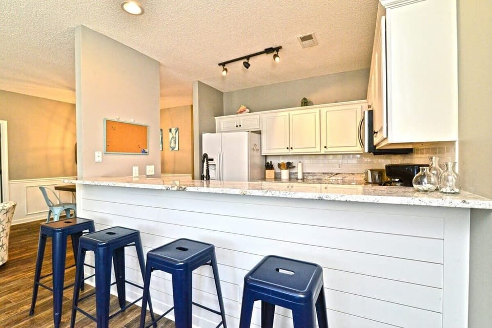 4 Countertop Seating