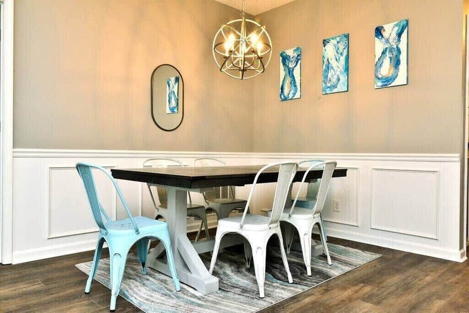 Gorgeous Remodeled Condo 1 Mile to Beach