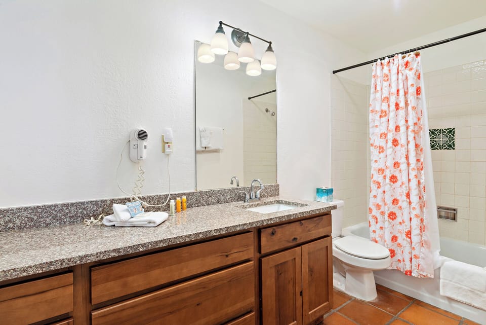 Bathroom with Bathtub/Shower Combo
