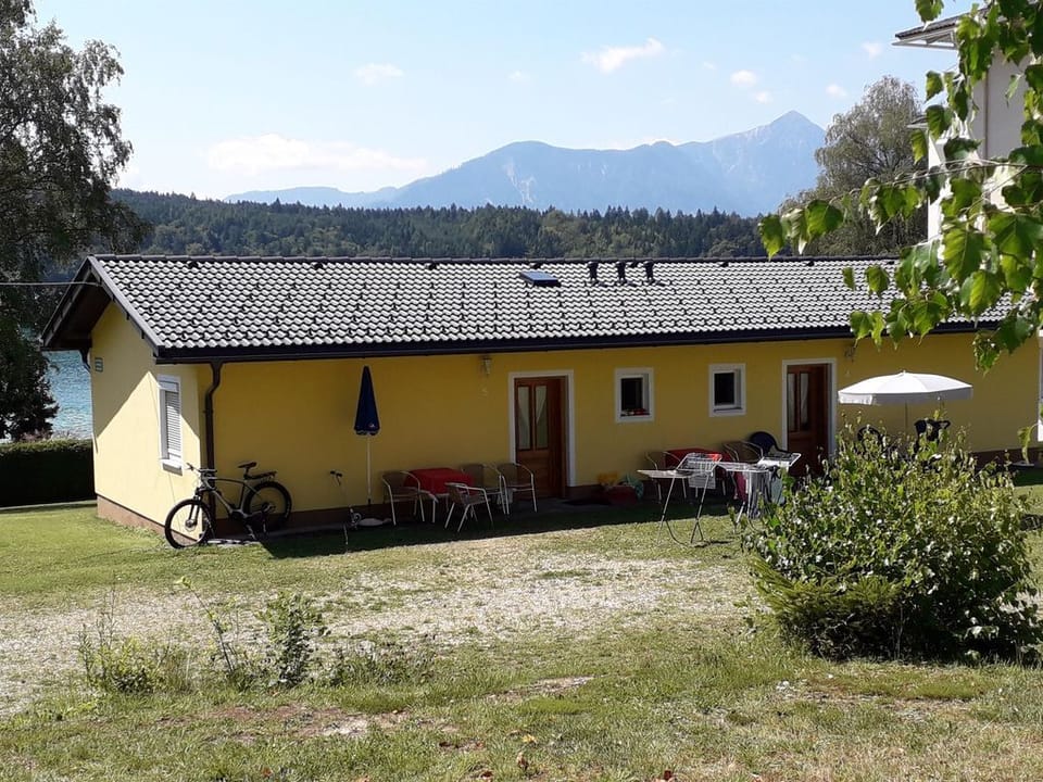 Apartment yellow "Schau zum See" No. 6 - Ferienwohnungen Lipnik Apartment in Carinthia, Austria