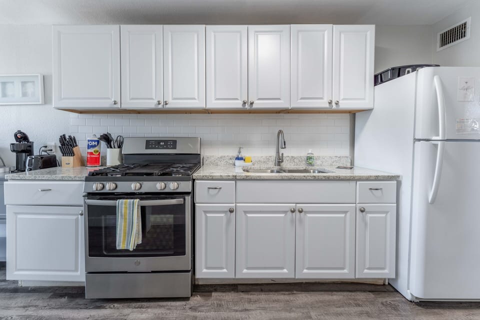 Experience the convenience of our well-equipped kitchen, equipped with modern appliances and all the essentials for your culinary adventures