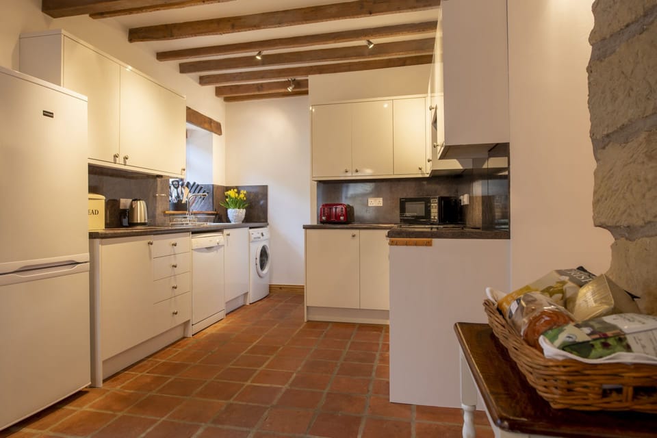 Ground floor: Well-equipped kitchen