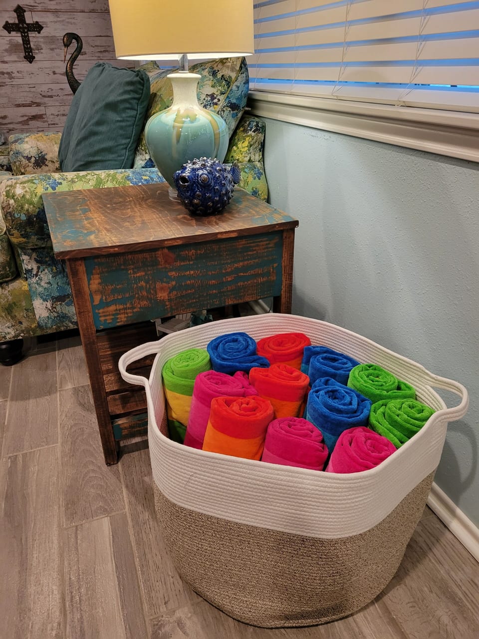 Fully stocked with all needed linens, including at least 6 beach towels.
