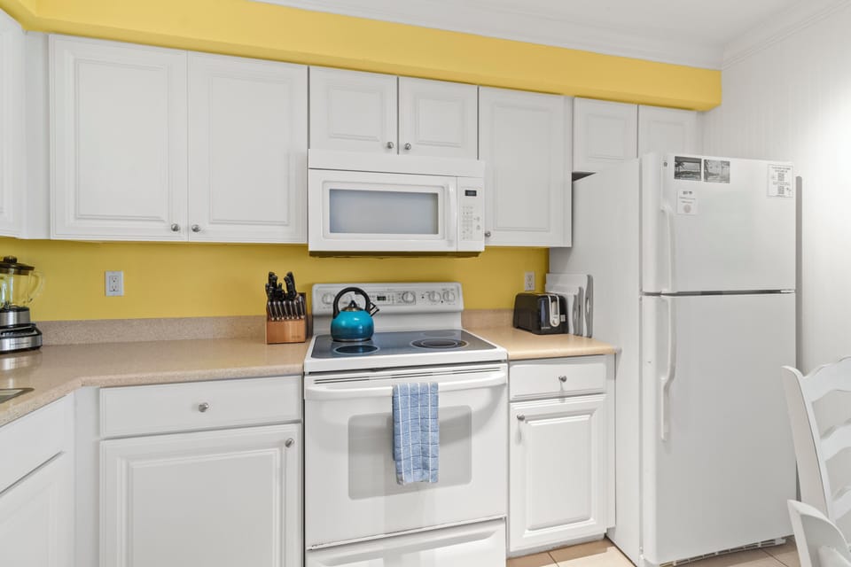Full kitchen, including dishwasher!