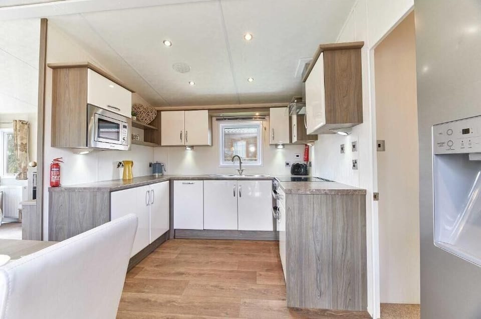 Butterfly Lodge, Felton - Host & Stay