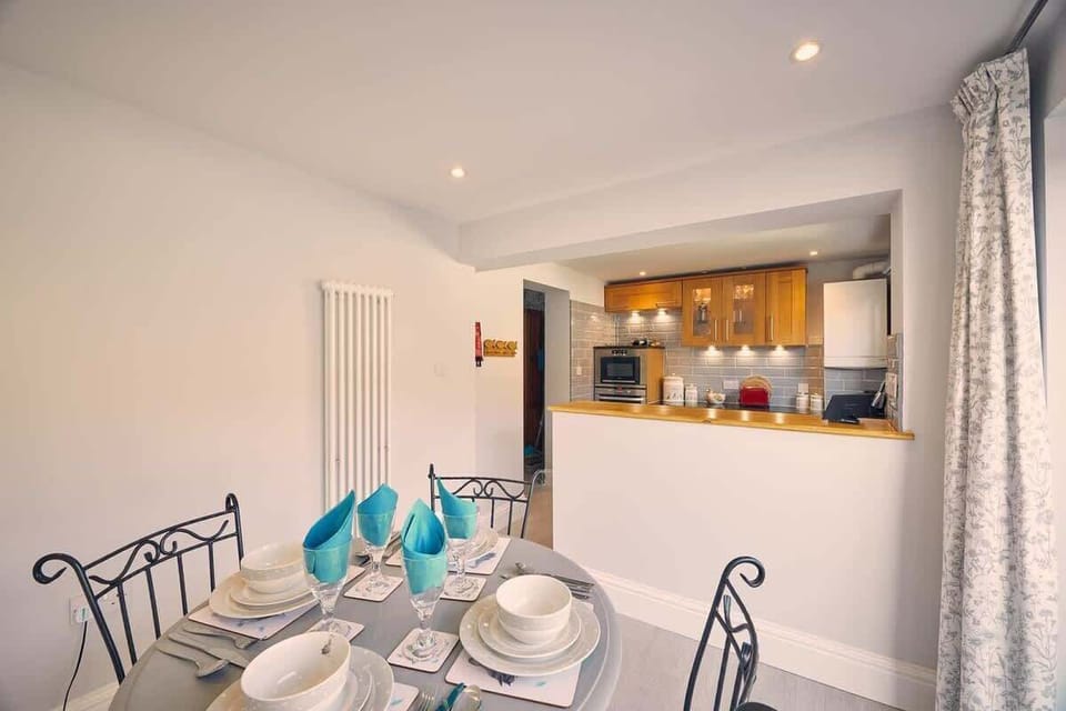 Roselyn By The Sea, Newbiggin-by-the-Sea - Host & Stay