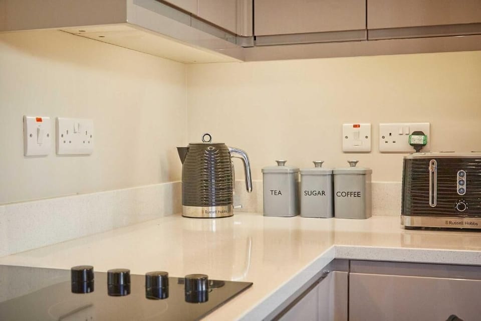 Sunflower Cottage, Seahouses - Host & Stay