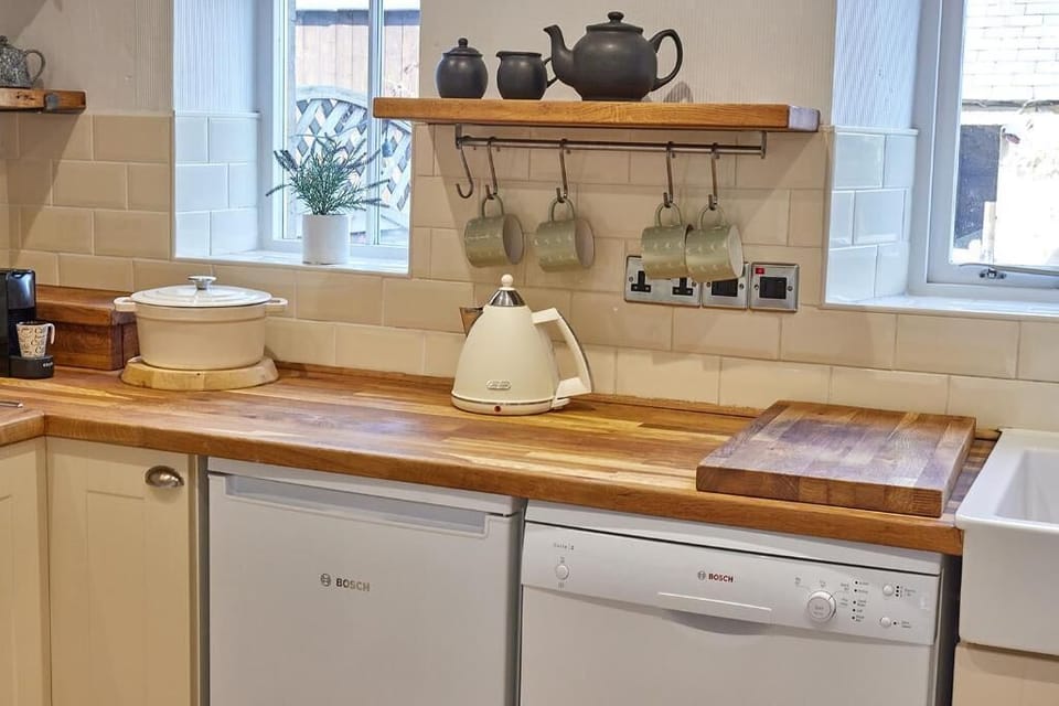 Waterleap Cottage, Ovingham - Host & Stay