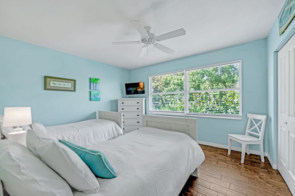 Third Bedroom - Two Twins