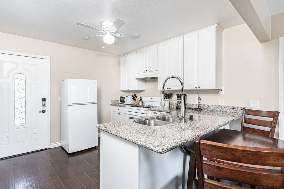 Guests must supply their own food, drinks (including coffee), spices, condiments, etc.
                