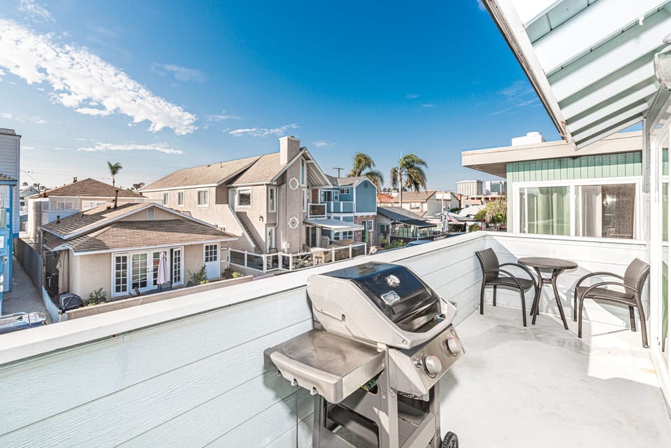 Your private balcony overlooks the boulevard and includes a propane gas grill and a small seating area. The perfect spot for morning coffee or sunset cookouts.
                